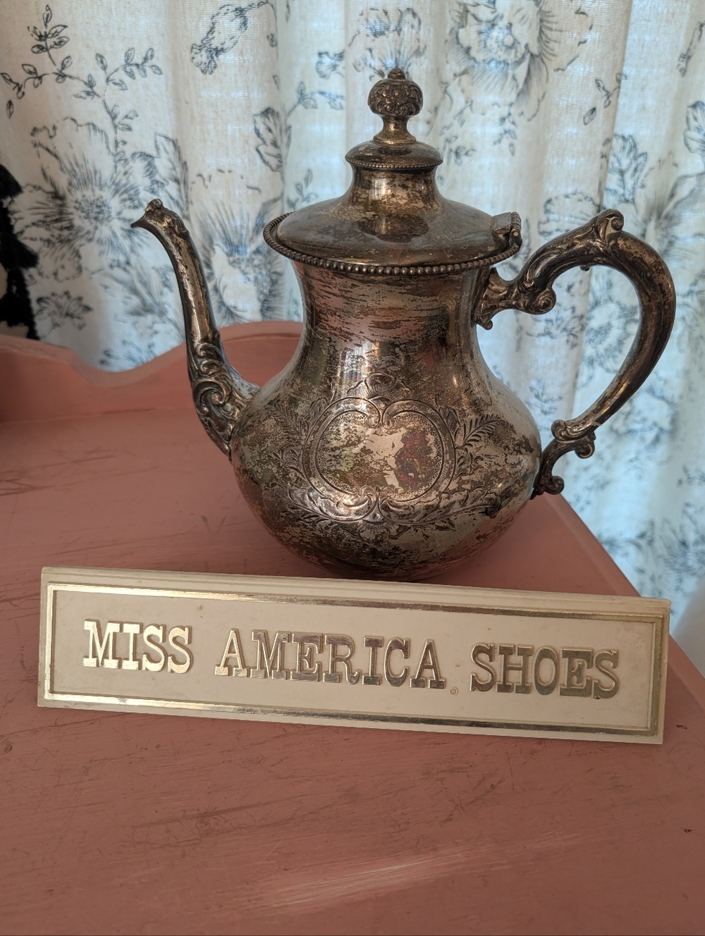 Vintage shoe sign, Miss America Shoes small advertising sign
